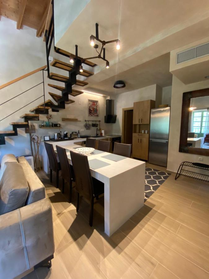 Aristi Boutique Stonehouse With Attic Apartment ภายนอก รูปภาพ