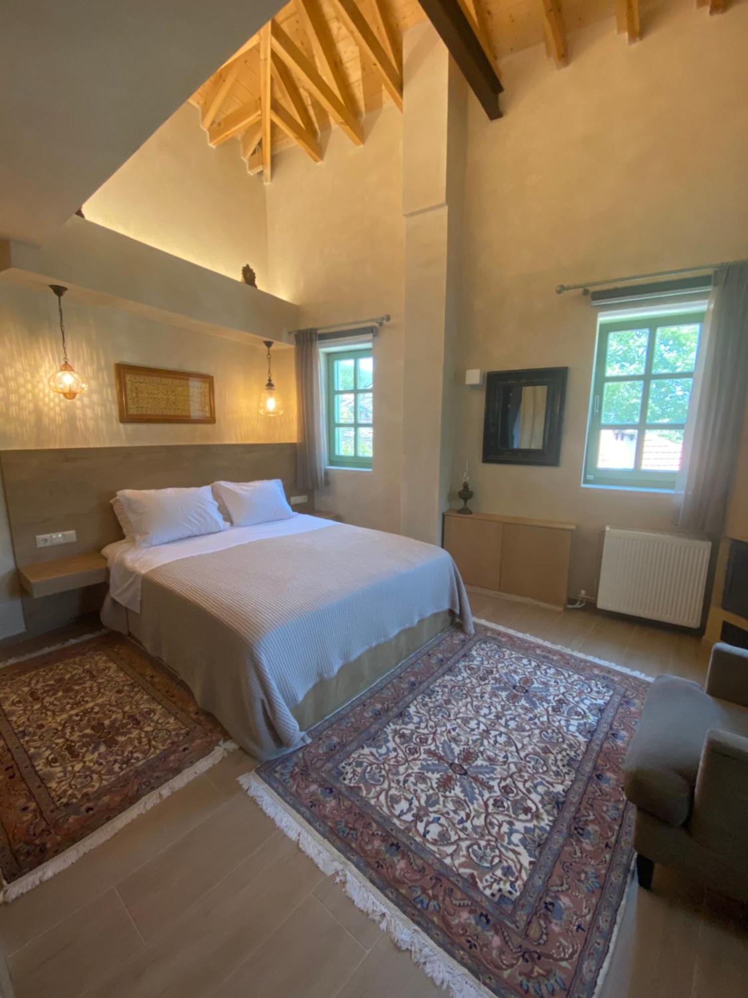 Aristi Boutique Stonehouse With Attic Apartment ภายนอก รูปภาพ