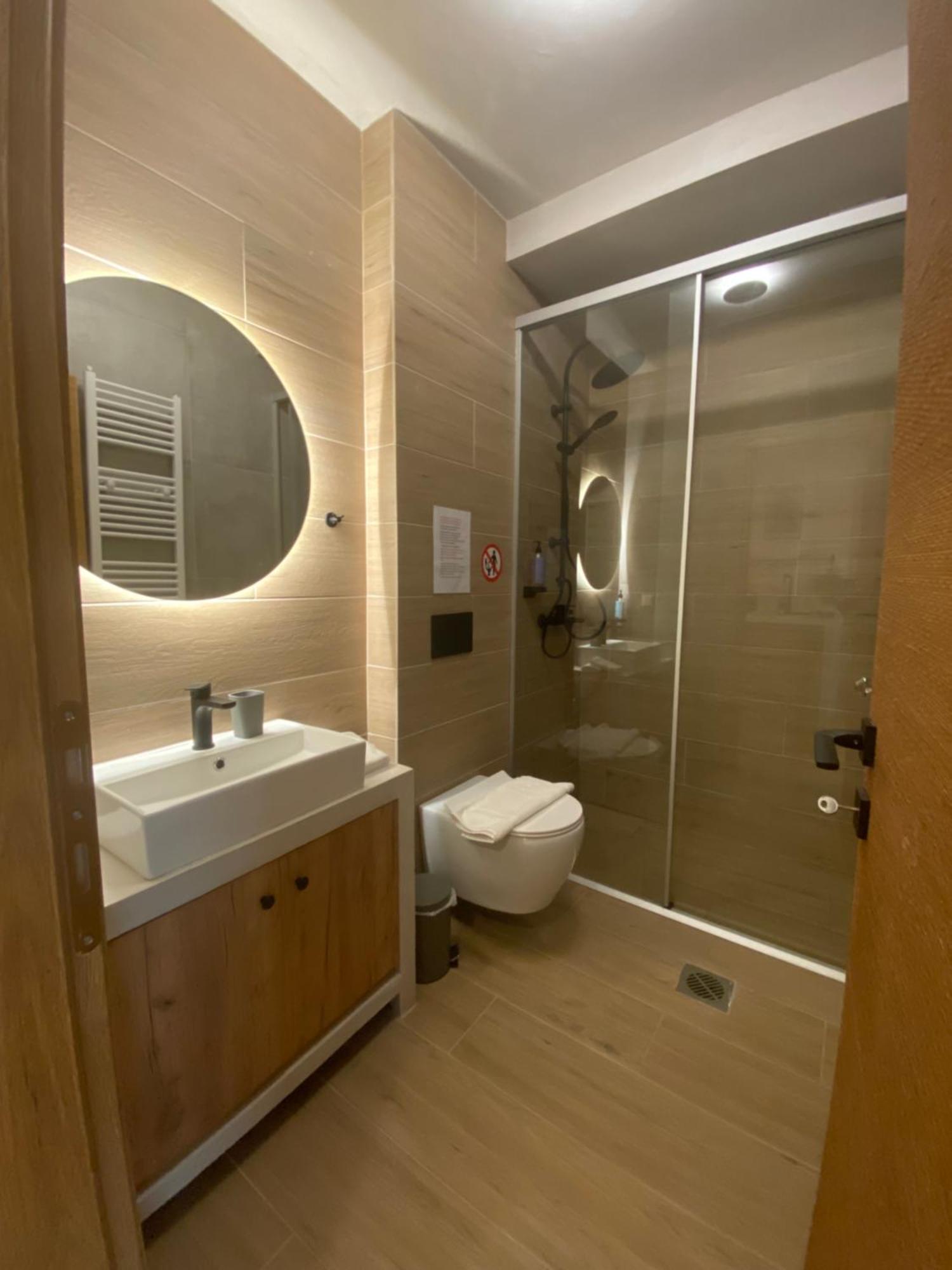 Aristi Boutique Stonehouse With Attic Apartment ภายนอก รูปภาพ