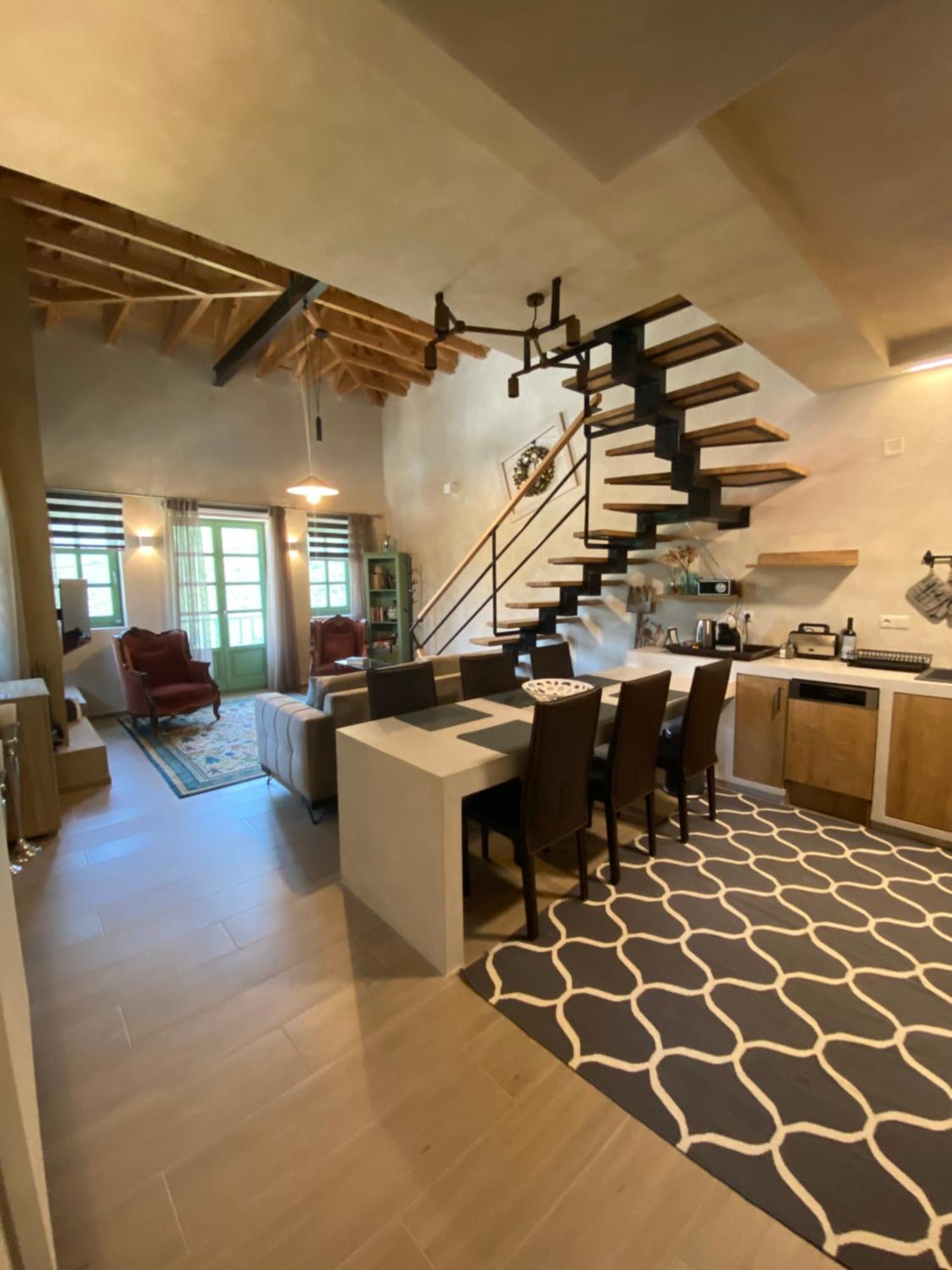 Aristi Boutique Stonehouse With Attic Apartment ภายนอก รูปภาพ