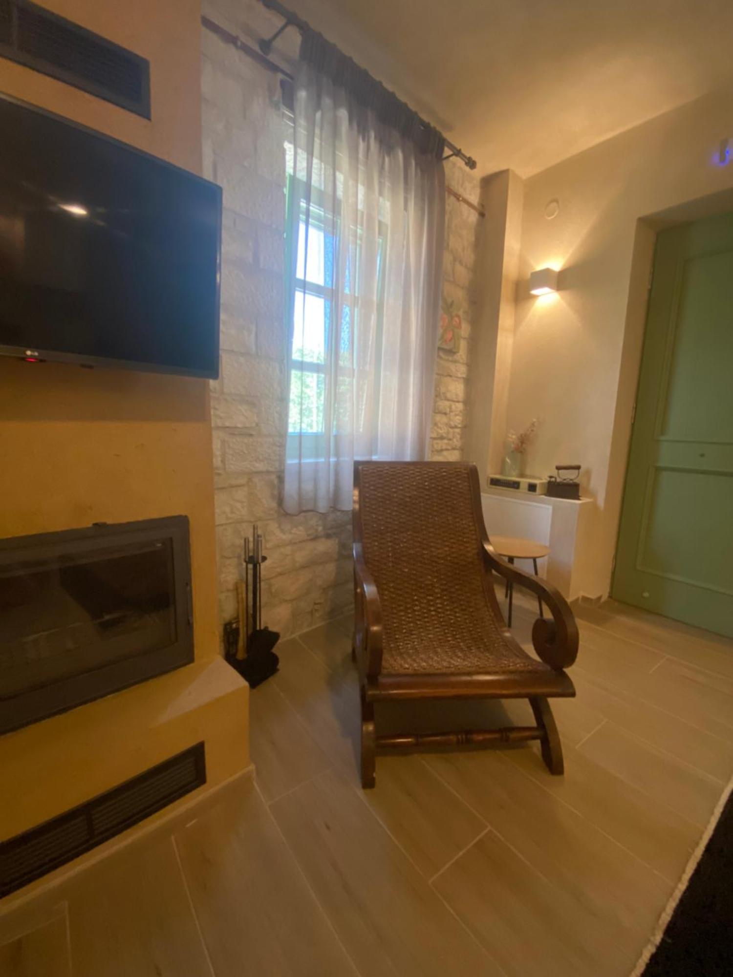 Aristi Boutique Stonehouse With Attic Apartment ภายนอก รูปภาพ