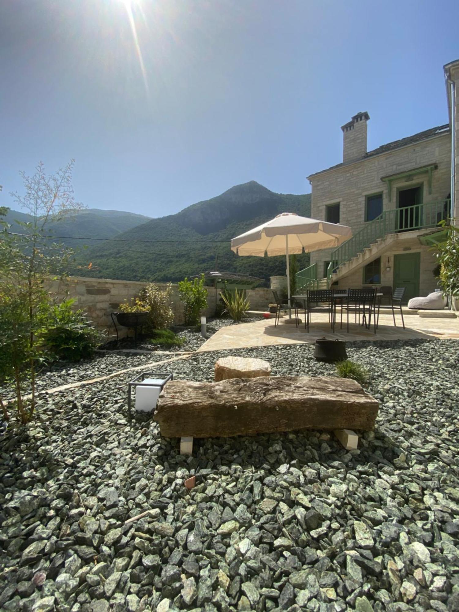 Aristi Boutique Stonehouse With Attic Apartment ภายนอก รูปภาพ