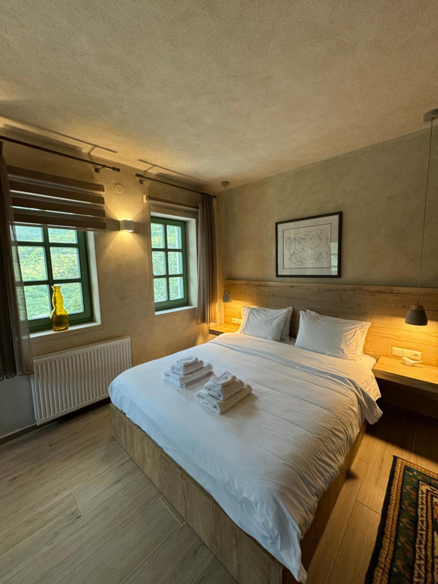 Aristi Boutique Stonehouse With Attic Apartment ภายนอก รูปภาพ
