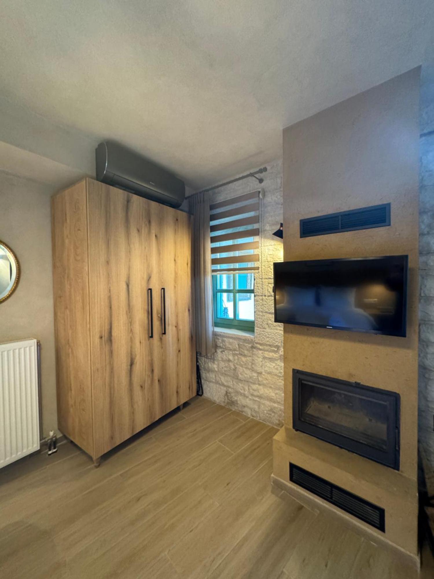 Aristi Boutique Stonehouse With Attic Apartment ภายนอก รูปภาพ